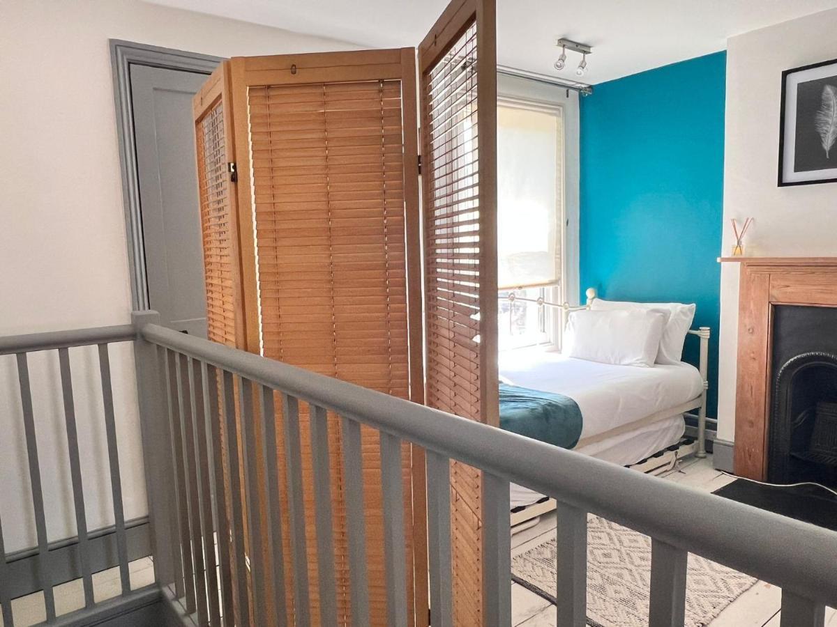Quirky 2 Bed House, Sleeps 5, Near City Centre With Summer House, Garden & Parking Work Contractor Leisure - Topaz Holiday home